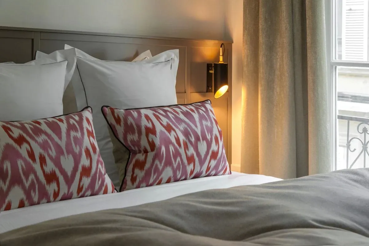 HOTAMISEPAR_Room with Premium Bedding 2