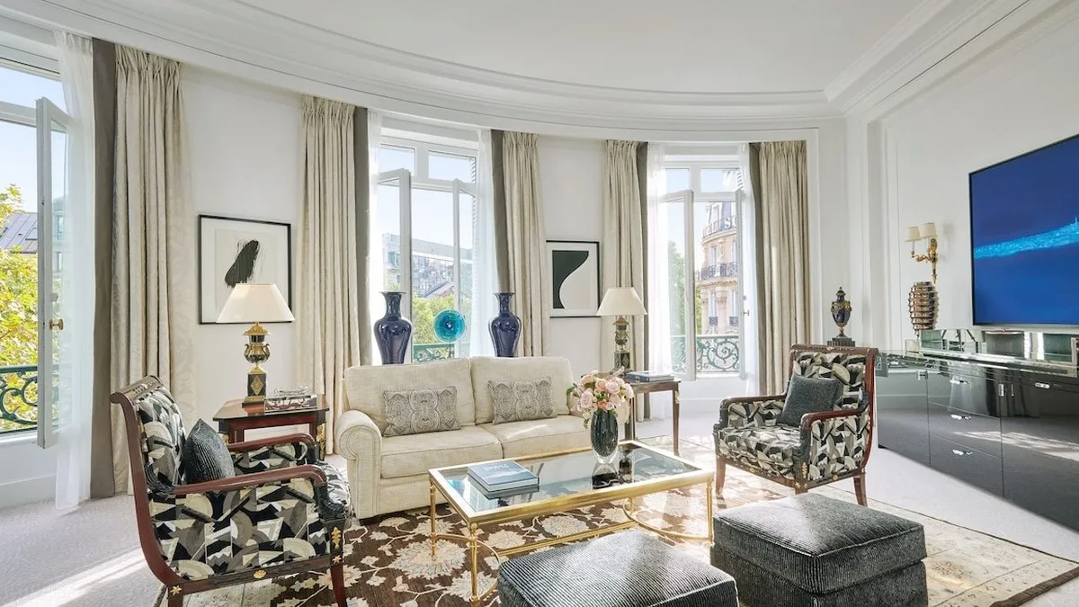 INTERCLEGRANPAR_Ambassador Suite Living Area