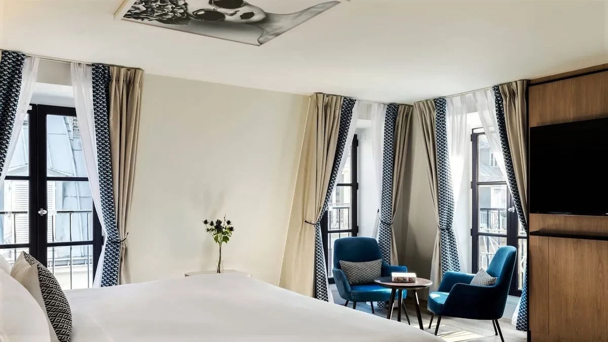 RENAISVENDPAR_King Bed Suite 2