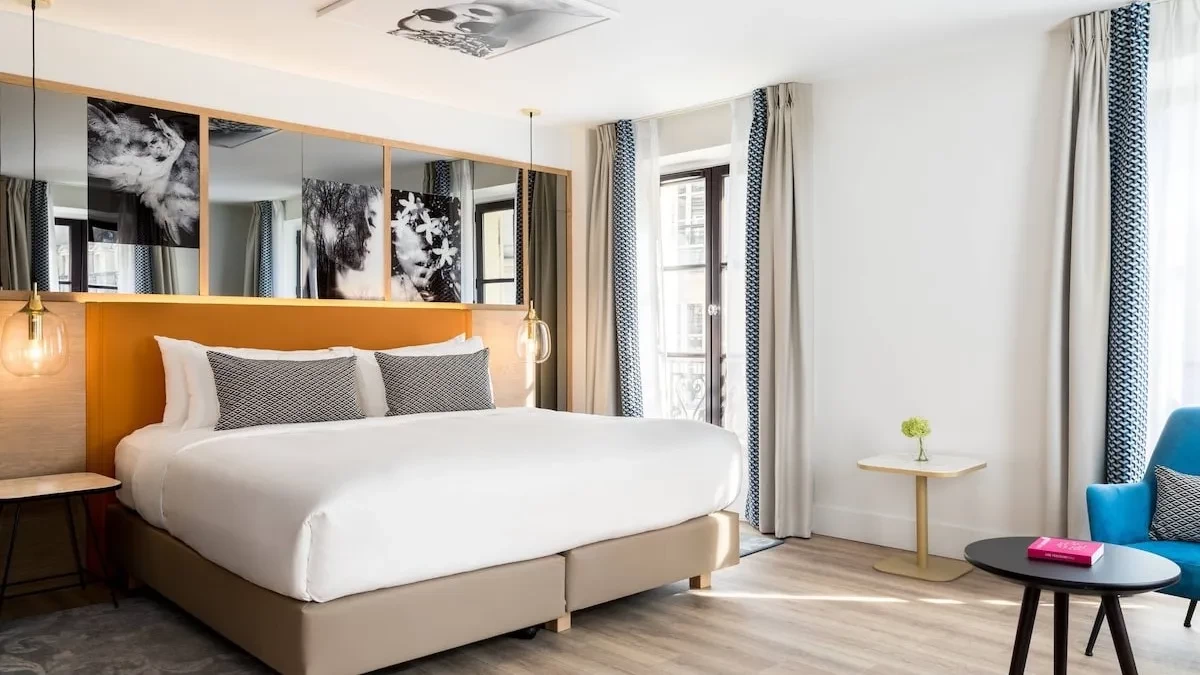 RENAISVENDPAR_King Bed Suite