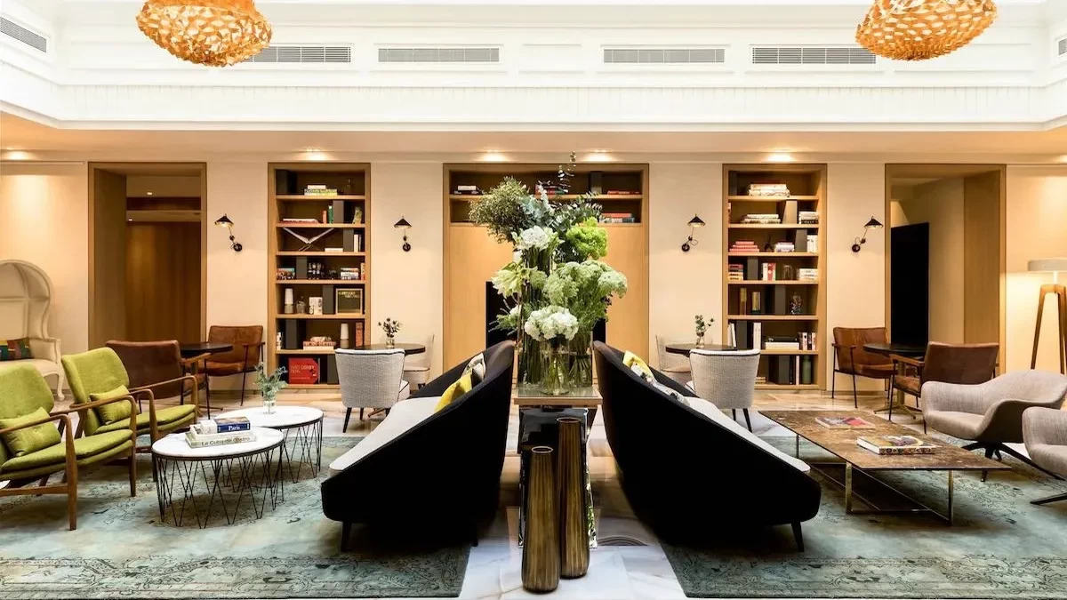 RENAISVENDPAR_Lobby Area
