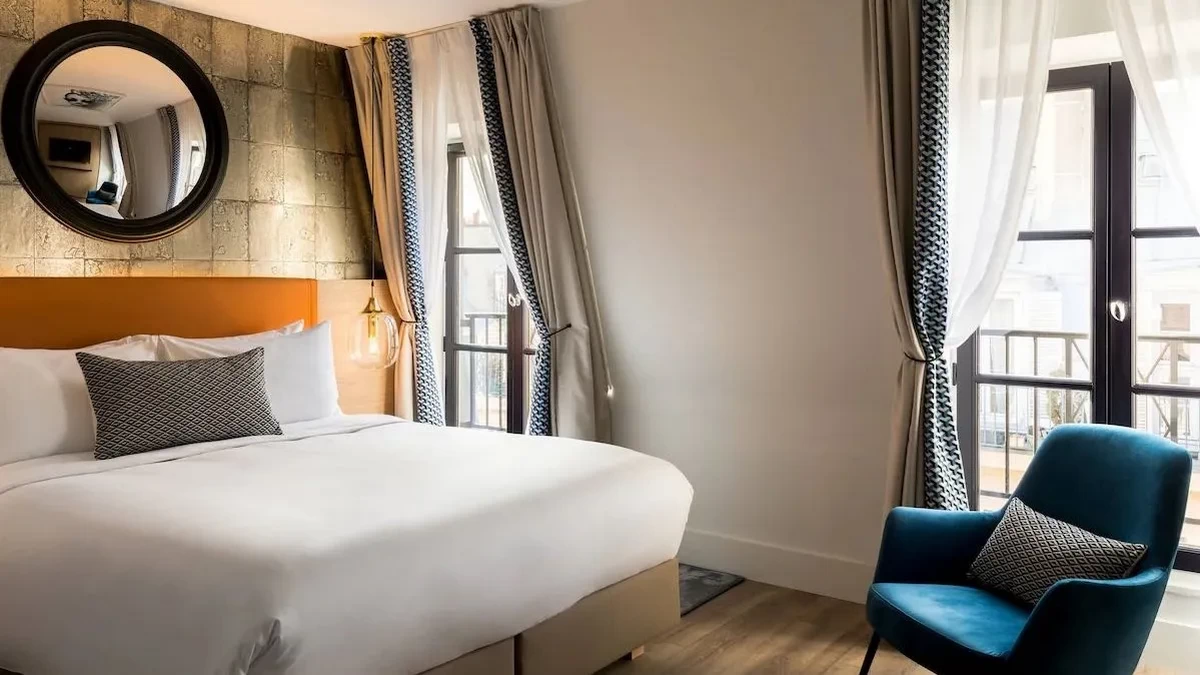 RENAISVENDPAR_Queen Room