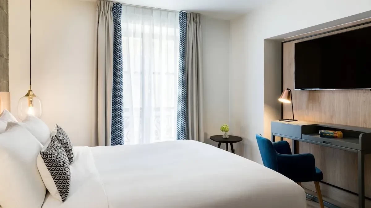 RENAISVENDPAR_Standard Queen Room