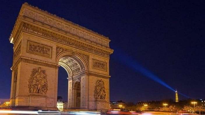 Arc de Triomphe - nearby hotels restaurants and other tourist attractions